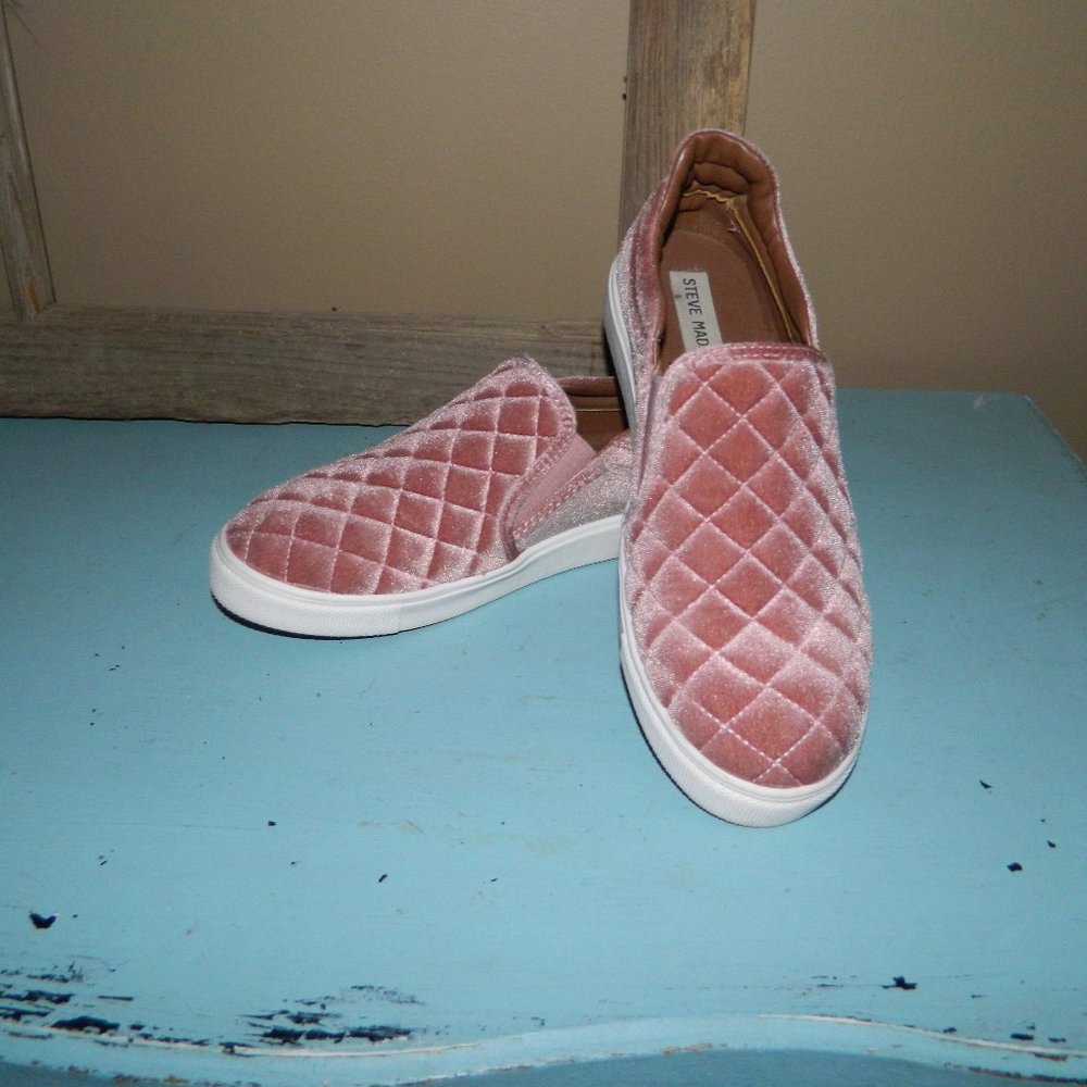 Steve Madden Elorra Pink Velvet Quilted Slip Ons Shoes Size 6M